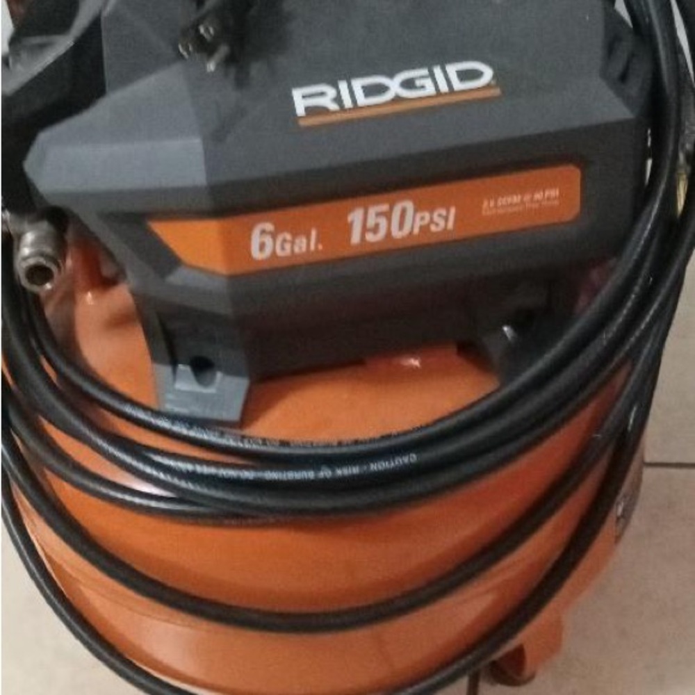 RIDGID 6 Gallon 150 PSI Air Compressor